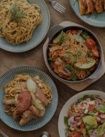 Colorful spread of quick and easy dinner recipes including pasta, chicken fajitas, and stir-fry dishes ready in 30 minutes