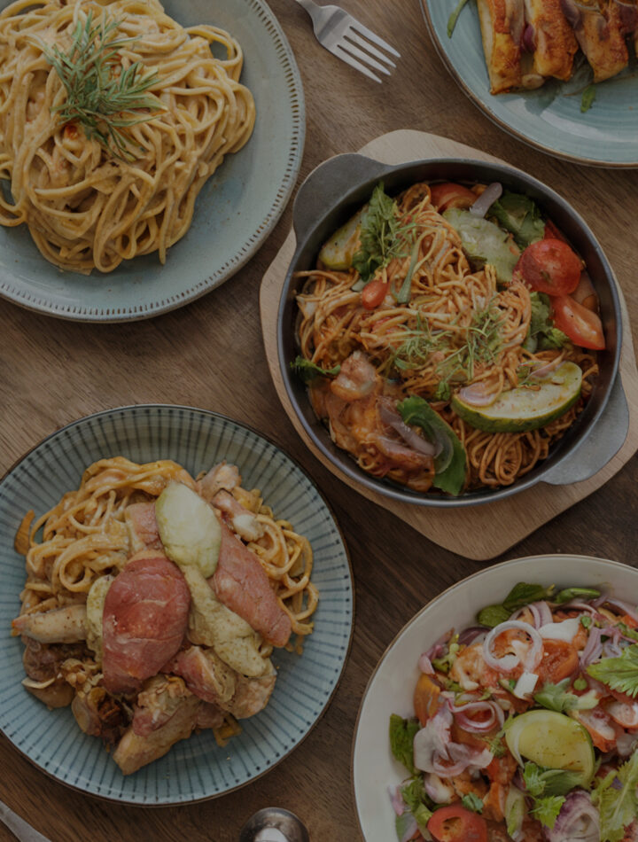 Colorful spread of quick and easy dinner recipes including pasta, chicken fajitas, and stir-fry dishes ready in 30 minutes